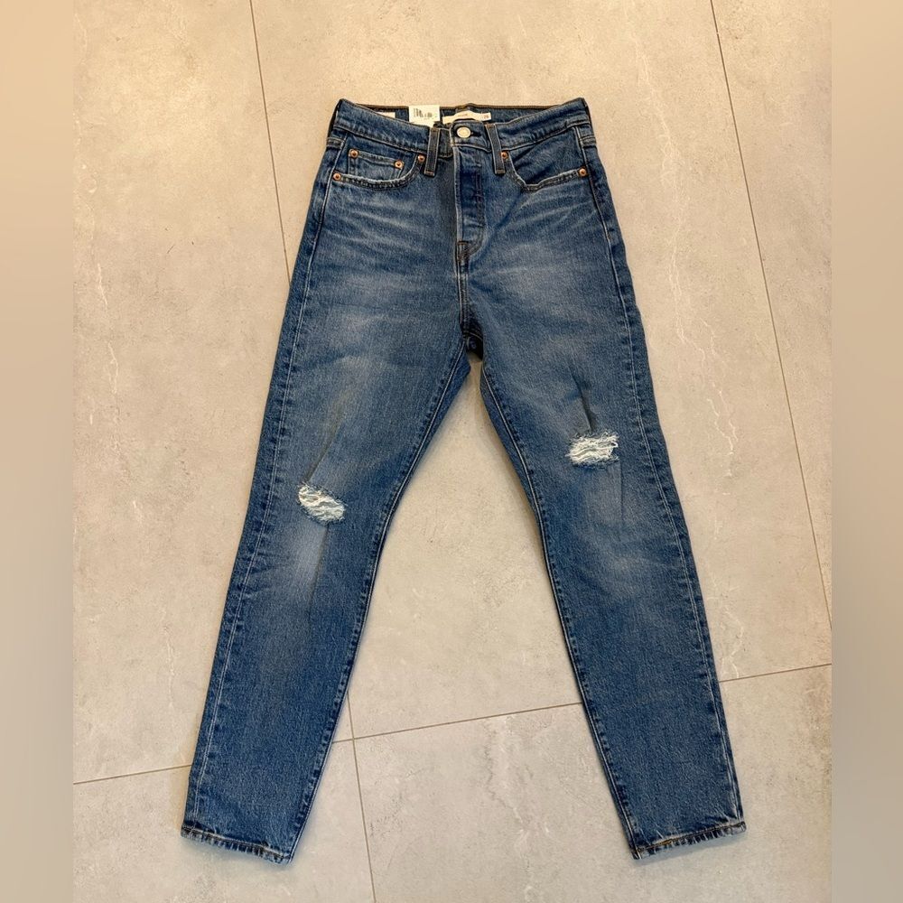 NWT LEVI’S WEDGIE JEANS